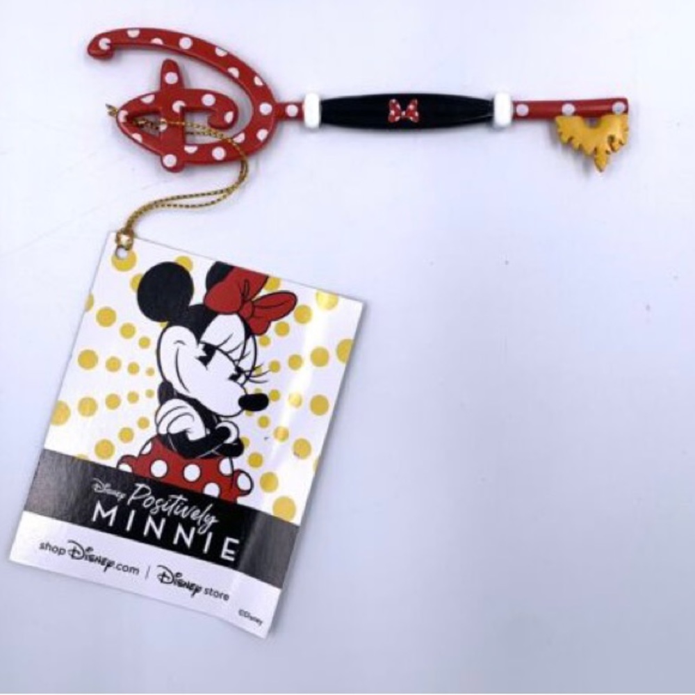 Disney minnie mouse collectible key